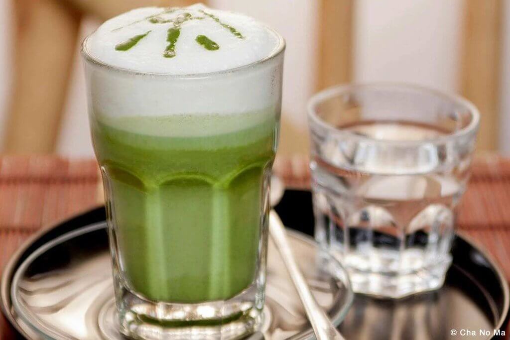 Matcha Latte im Cha no Ma in Wien
